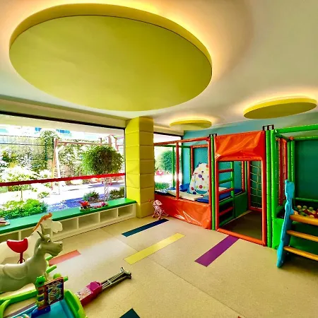 25 - Cleopatra Exclusive, Center Apartment